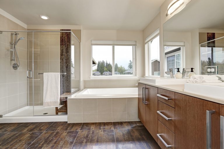 Does the VA Help With Costs for Things Such as a Walk-in Tub?